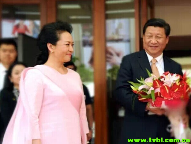 最新动图~！有一种爱叫做习大大和彭麻麻！超有爱！