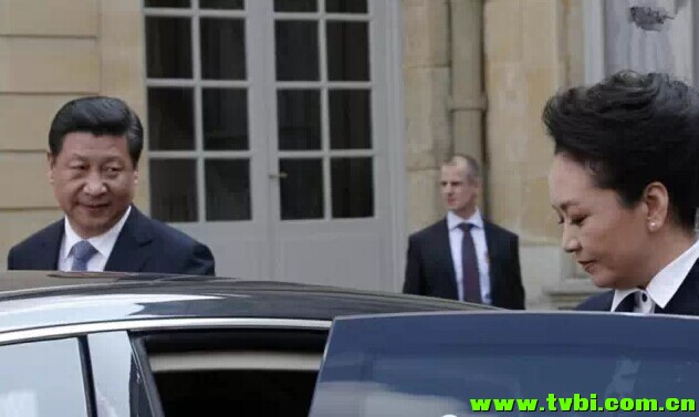 最新动图~！有一种爱叫做习大大和彭麻麻！超有爱！