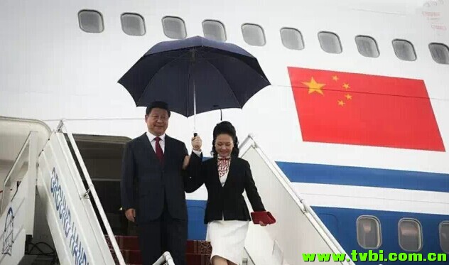 最新动图~！有一种爱叫做习大大和彭麻麻！超有爱！