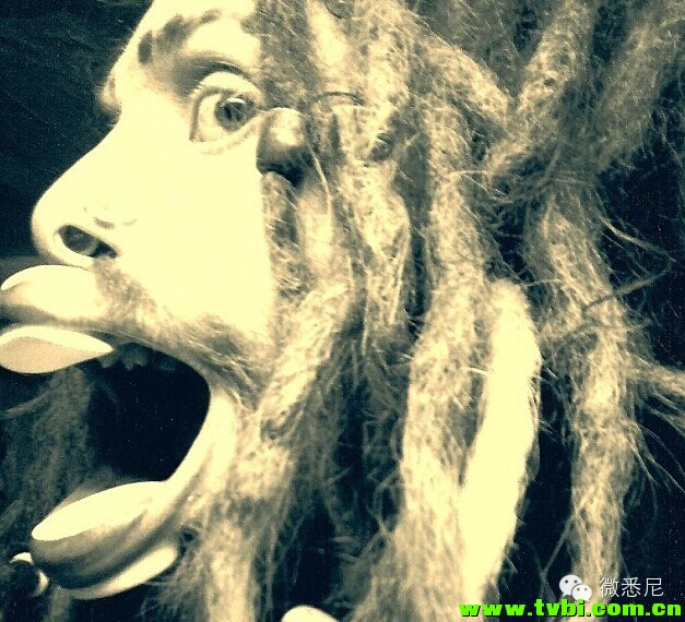 有小伙纸非常喜欢澳洲鸭嘴兽。。于是他花了N年时间把自己改造成酱紫。。 ...