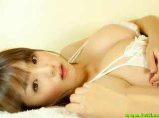 日本童颜巨乳筱崎爱 慵懒诱惑写真