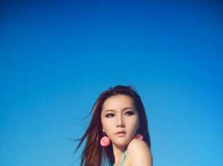 可爱迷人风情比基尼小美女