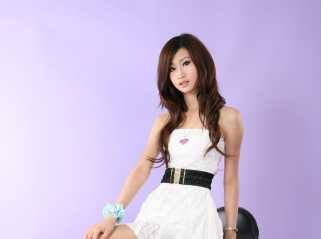 可爱小白兔MM长裙美腿迷人