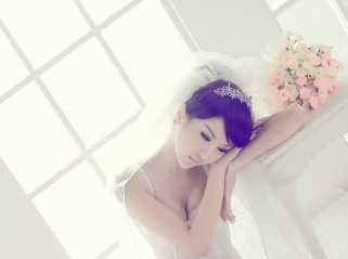 白嫩美女婚纱迷人写真