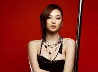 吴佩慈黑色性感写真